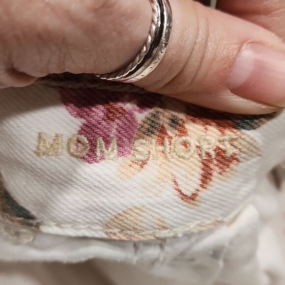 EUC American Eagle Pleated Mom Floral Jean Shorts - Picture 6 of 8